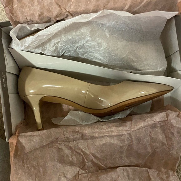Franco Sarto kitten pump black leather and nude patent leather - Picture 3 of 9